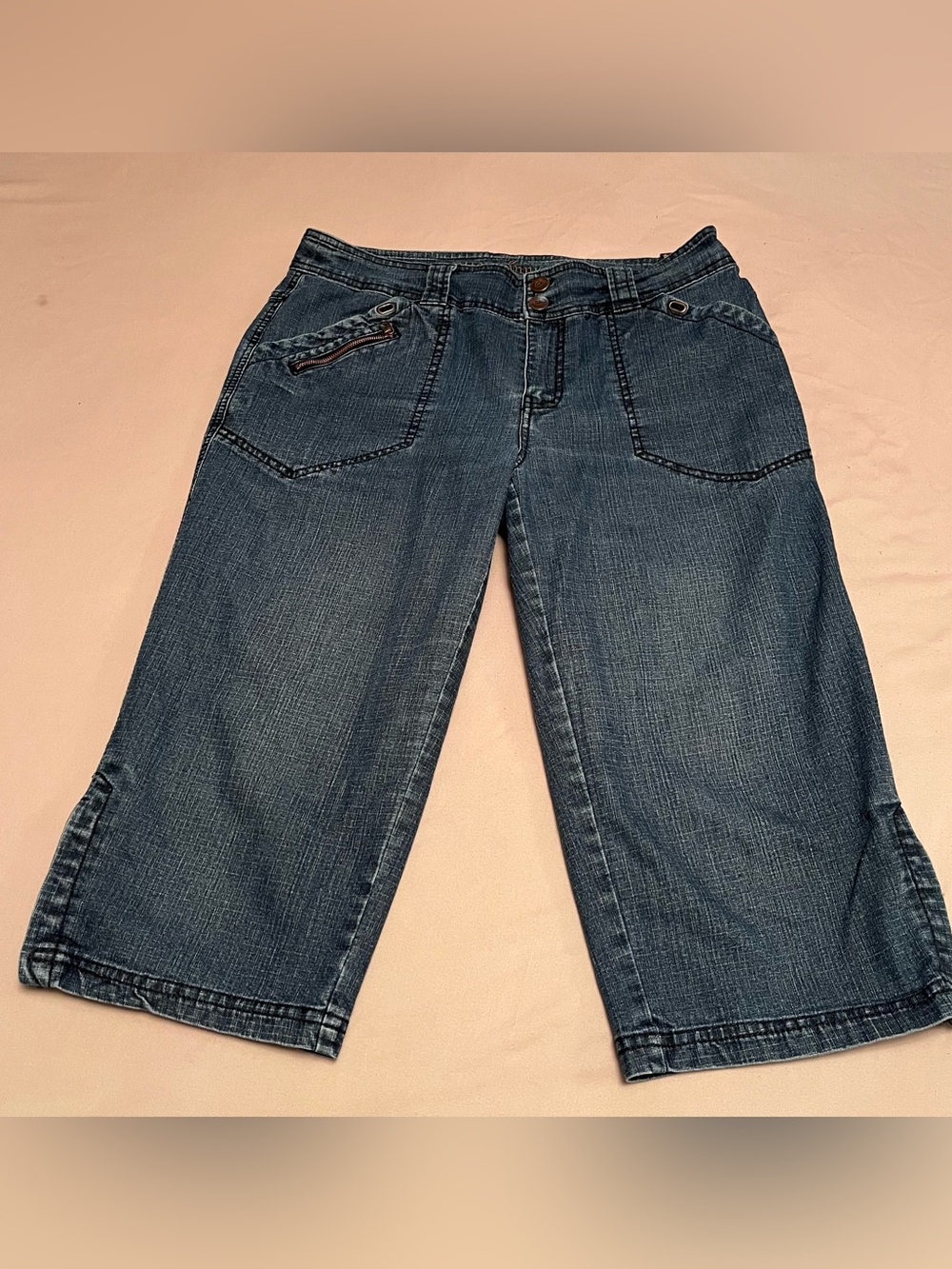Cotton Ginny Women’s Lightweight Cropped Denim Jeans with Zipper Accents Size 13